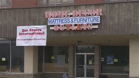 Furniture store closes without warning, customers want their money back